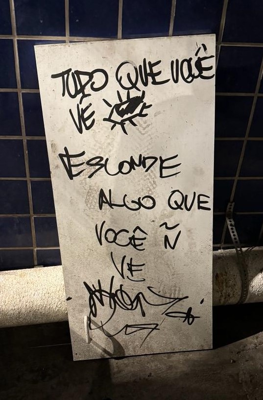 Pensamento foi retirado deste grafite encontrado na Rua do Rosário, em Betim