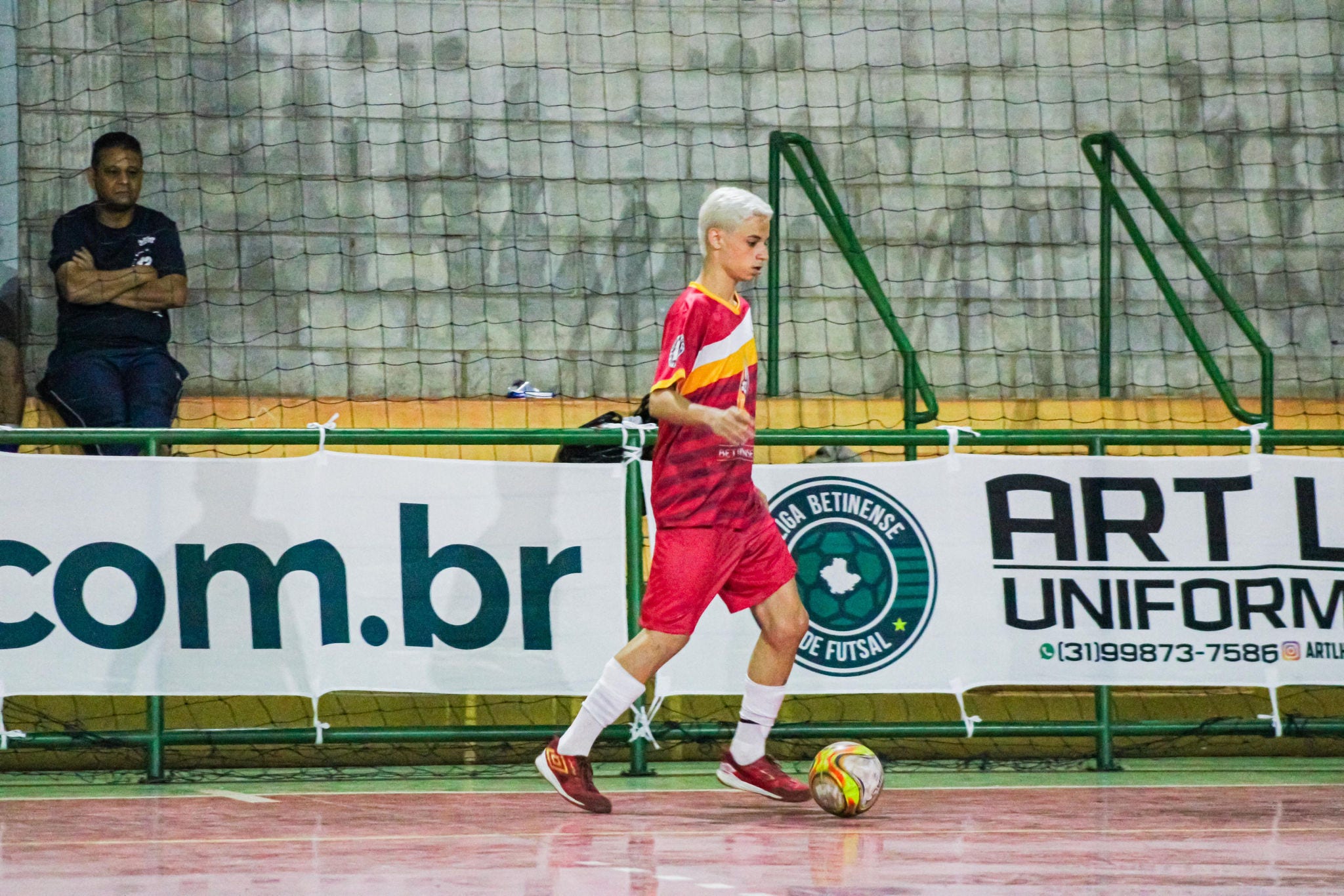 Apenas oito times avançam na competição de futsal 