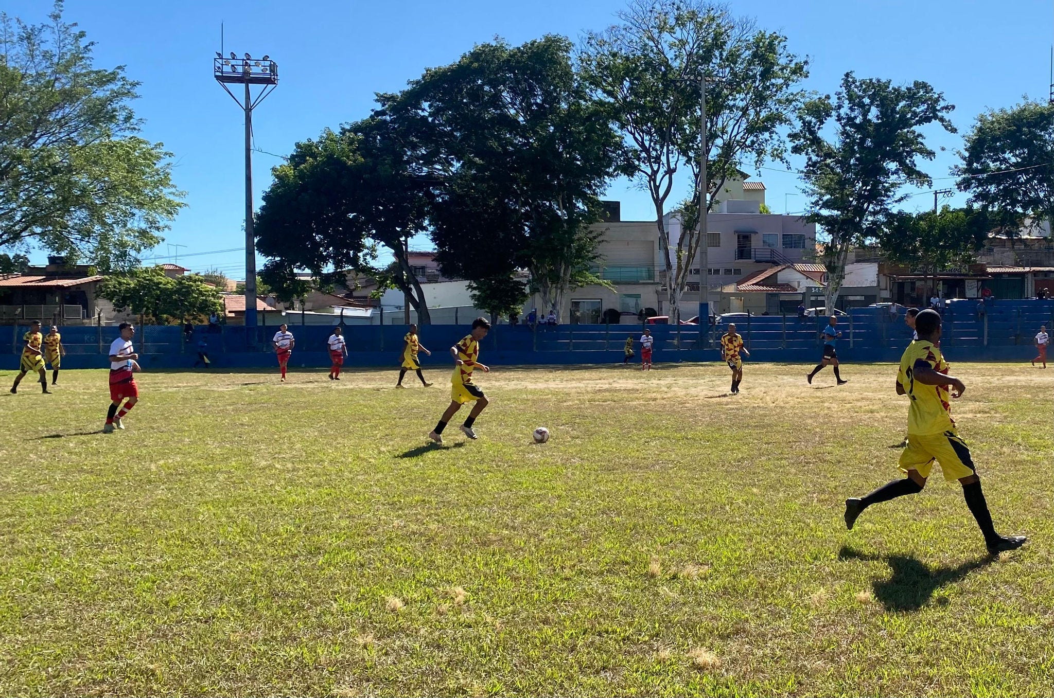 Paranaense goleou na partida de estreia