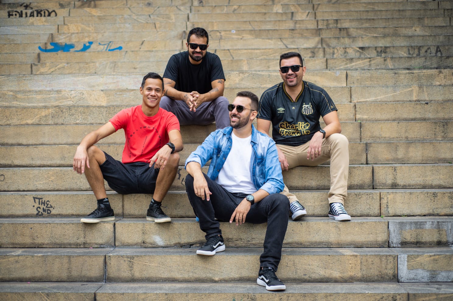 A banda Lolla é formada pelos músicos Juninho Gonçalves (baixo), Paulo Ribeiro (bateria), Gustavo Fonseca (vocal) e Otávio Policarpo - Taviw (guitarra)