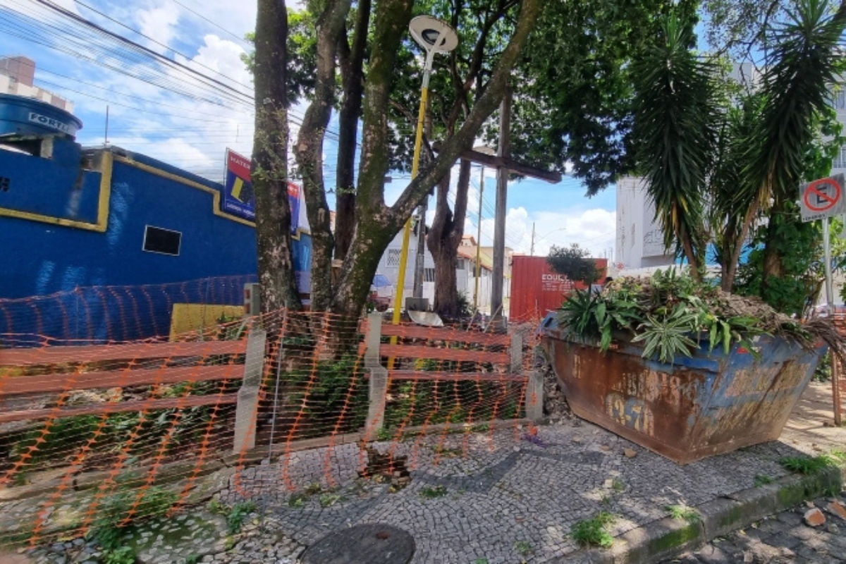 Praça do Cruzeiro, na rua Santa Cruz, é um dos espaços que começaram a ser reformados pela Ecos