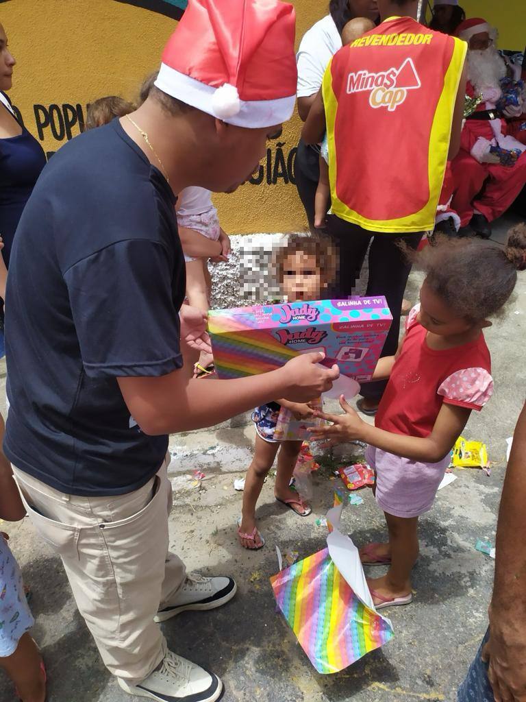 Ação de Natal é promovida pelo G10 Favelas, uma entidade que  apoia moradores em situação de vulnerabilidade social e atua como uma ação humanitária e de combate à pobreza