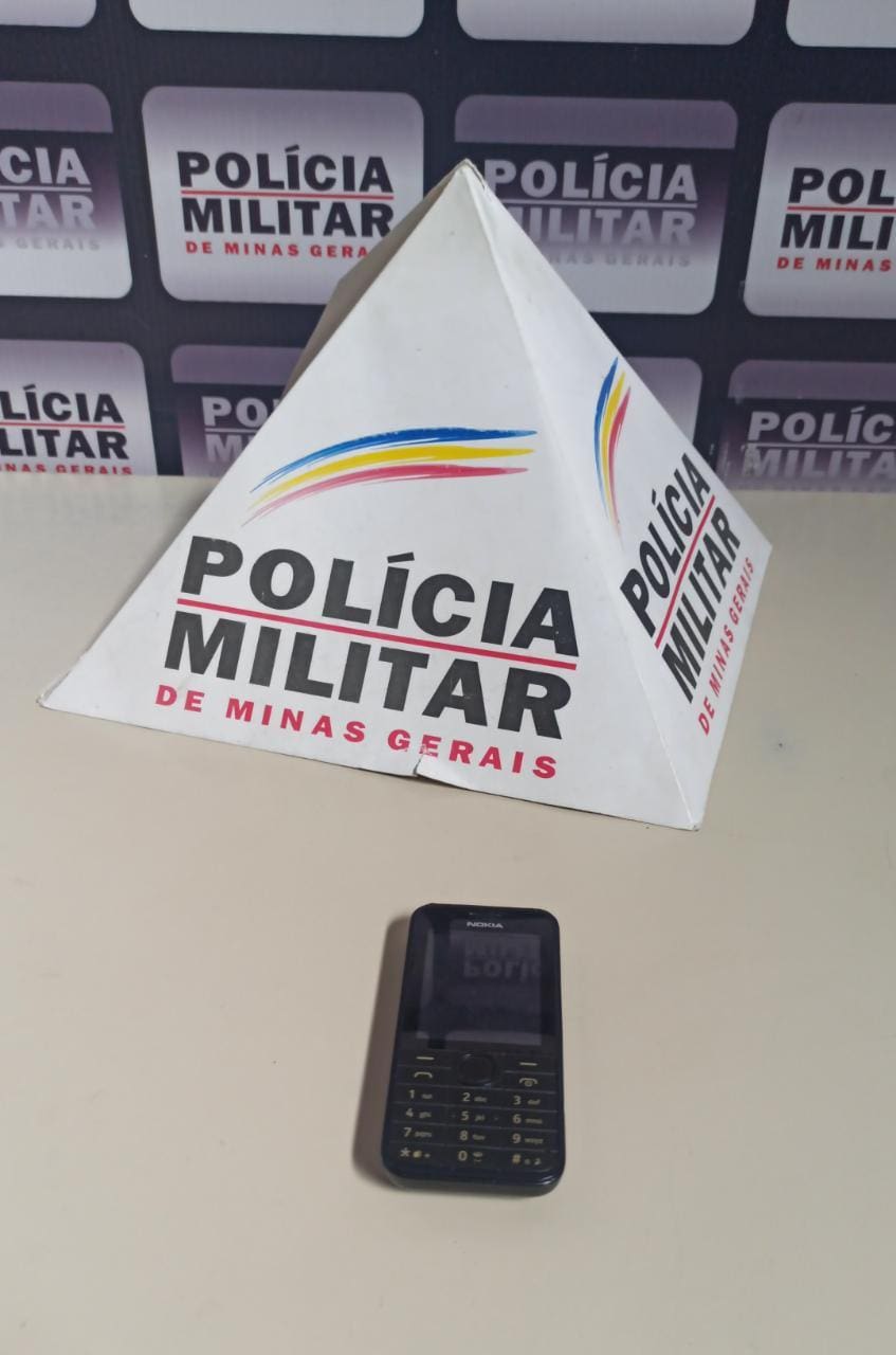 Adolescentes estavam com um celular, usado para avisar os traficantes sobre a chegada da Polícia Militar