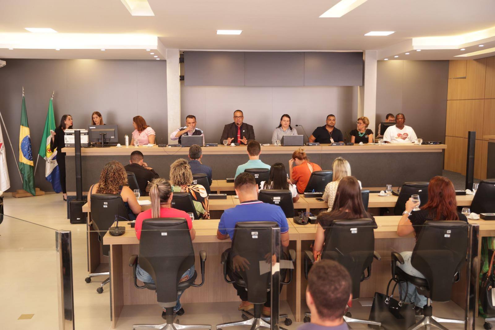 Audiência pública reuniu políticos, dirigentes e sociedade civil no plenário Camilo Saraiva, na Câmara Municipal de Betim