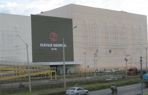 Visite. O Partage Shopping está localizado na rodovia Fernão Dias, 601, Km 492, no bairro São João
