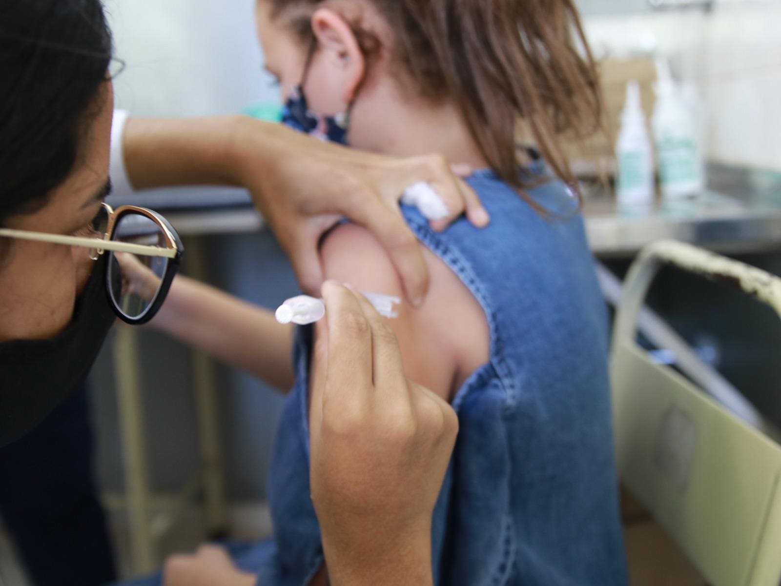 De janeiro a agosto de 2023, mais de 510 mil doses de vacinas do programa nacional foram aplicadas na cidade, segundo a prefeitura