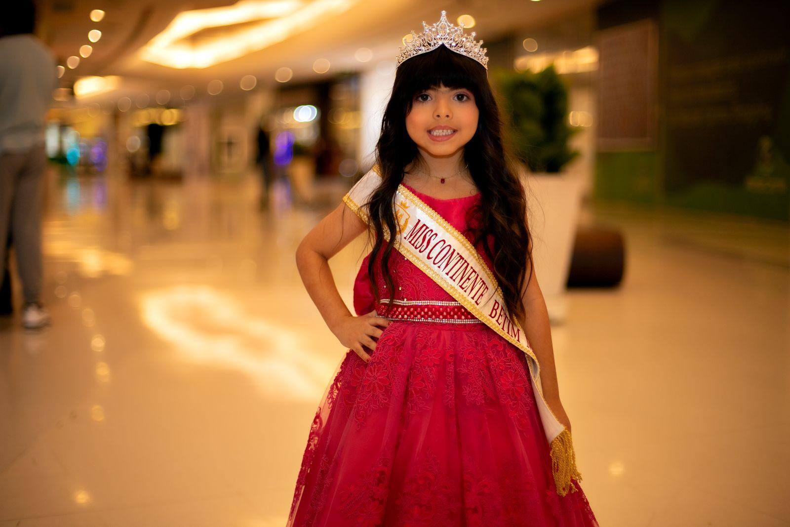 Liz Valentina Lopes Abbiati, de 6 anos, sonha ser Miss Brasil.
