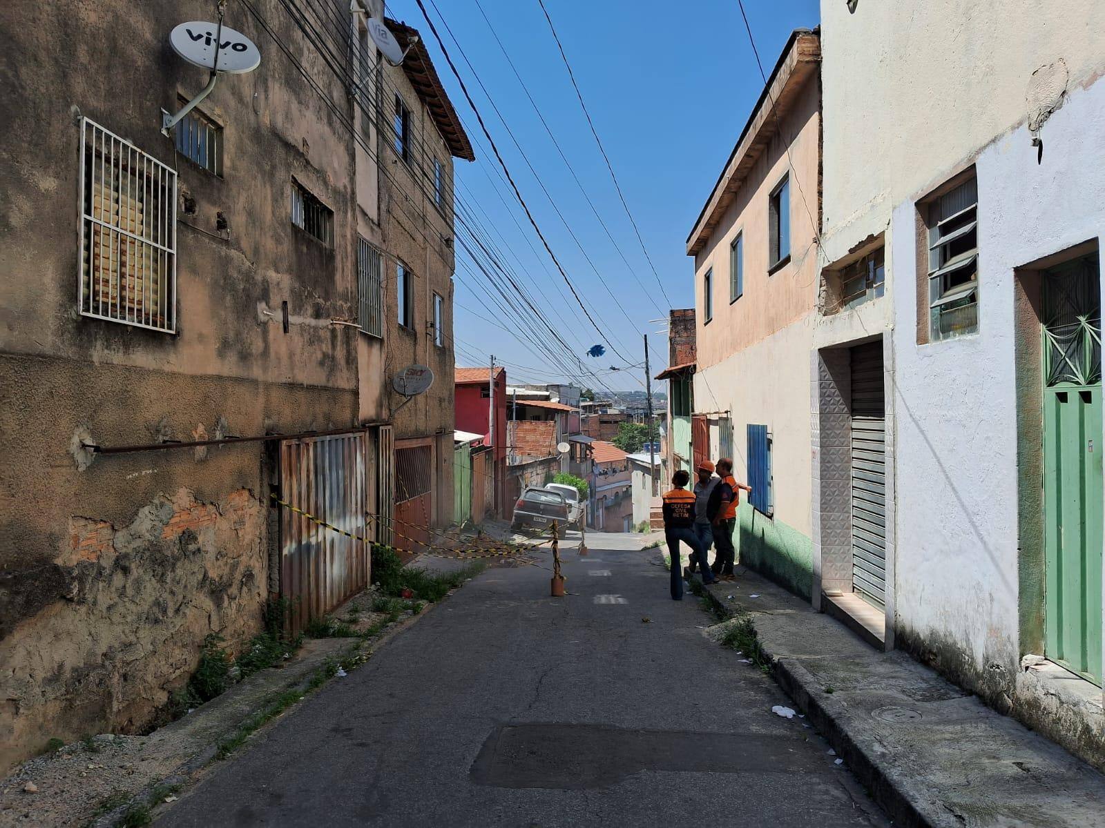 Os moradores, que precisaram se mudar e, desde outubro, vivem em residências custeadas por meio de um programa de auxílio habitacional da Copasa