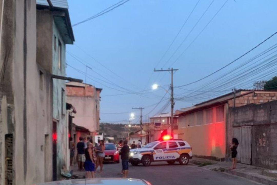 Polícia Militar foi acionada pouco antes das 17h na rua Amarantes, no bairro São João