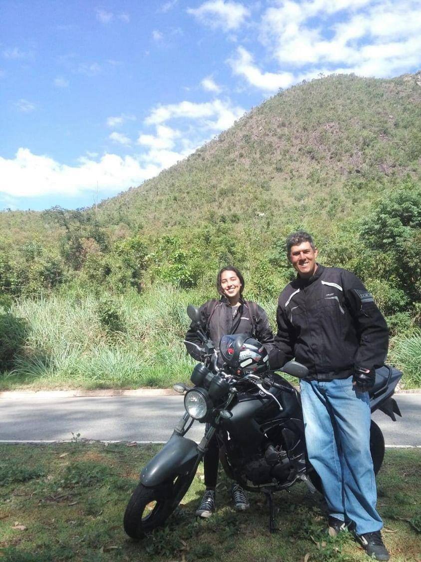 Rúbia e o pai, Ronildo, seguiam de moto para um shopping quando ele teve um mal súbito e acabou perdendo o controle da direção