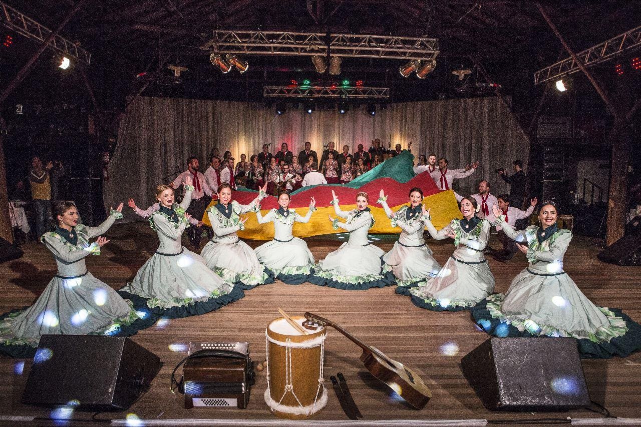 Uma das apresentações de destaque no circuito é o grupo Vozes do Porteira, de Novo Hamburgo, no Rio Grande do Sul