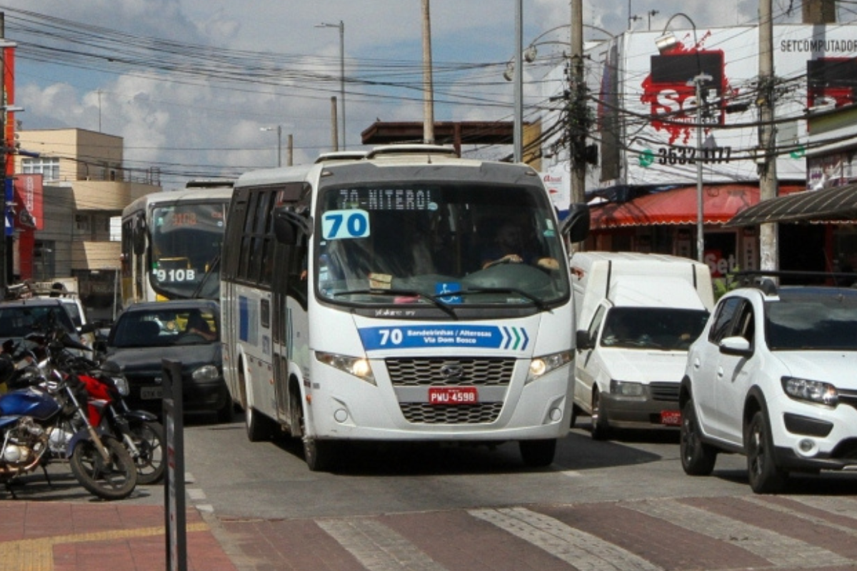 Município conta com 32 linhas, entre vans e ônibus, que atendem as dez regiões da cidade