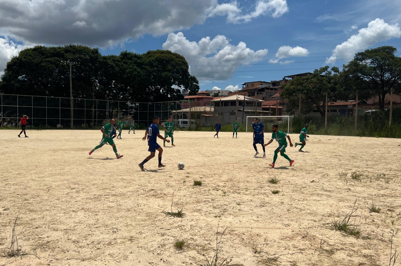 A equipe do Olimpique teve um jogador expulso no primeiro tempo