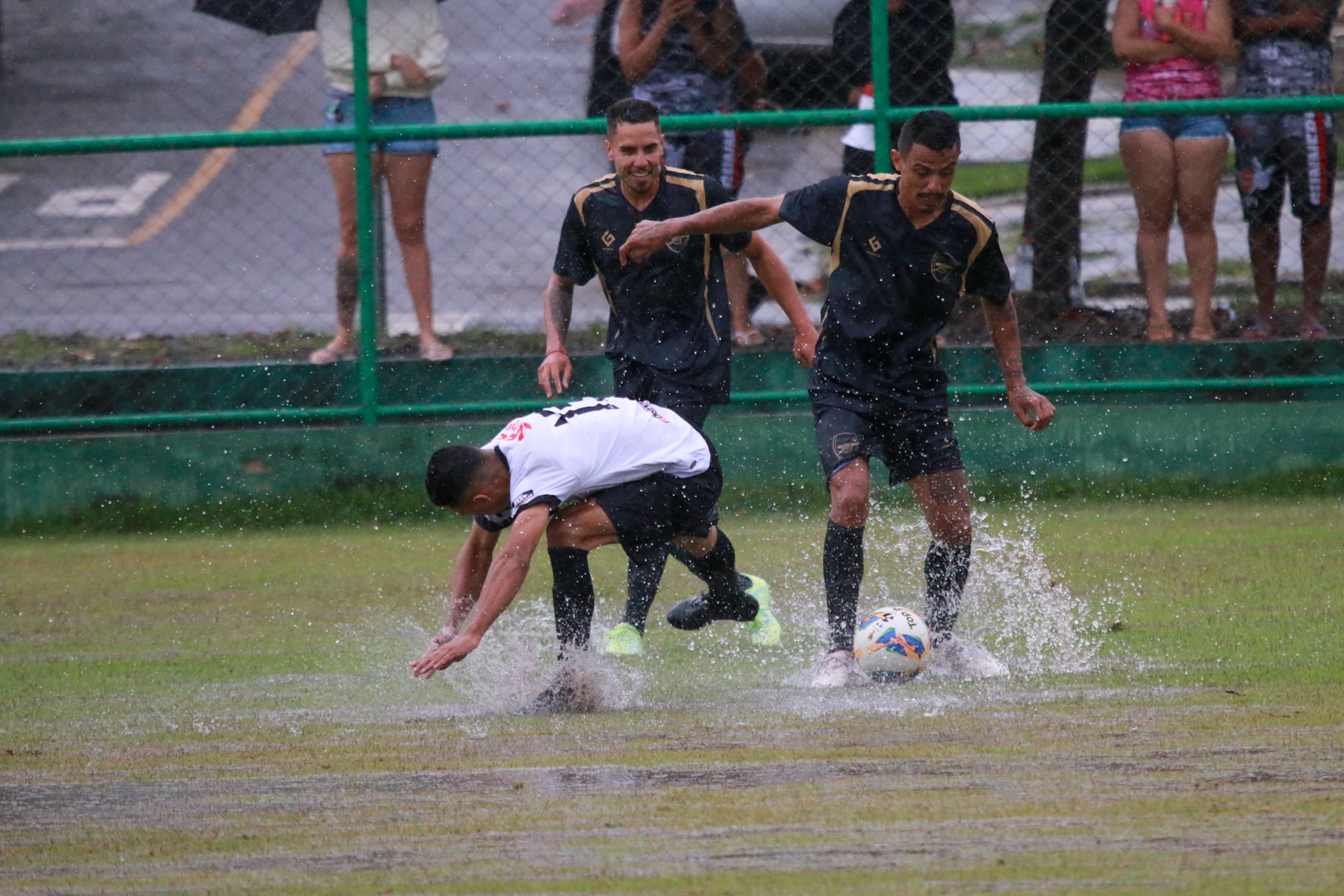 Gunners permanece invicto na competição